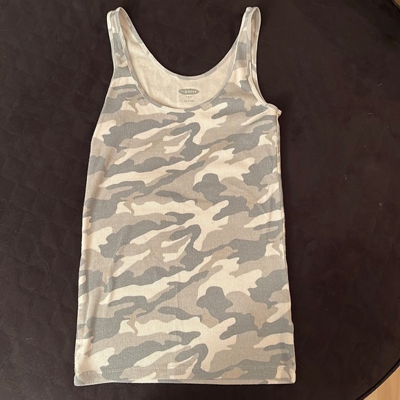 Old Navy Women’s Camo Tank Top. Size: Small - Picture 1 of 4